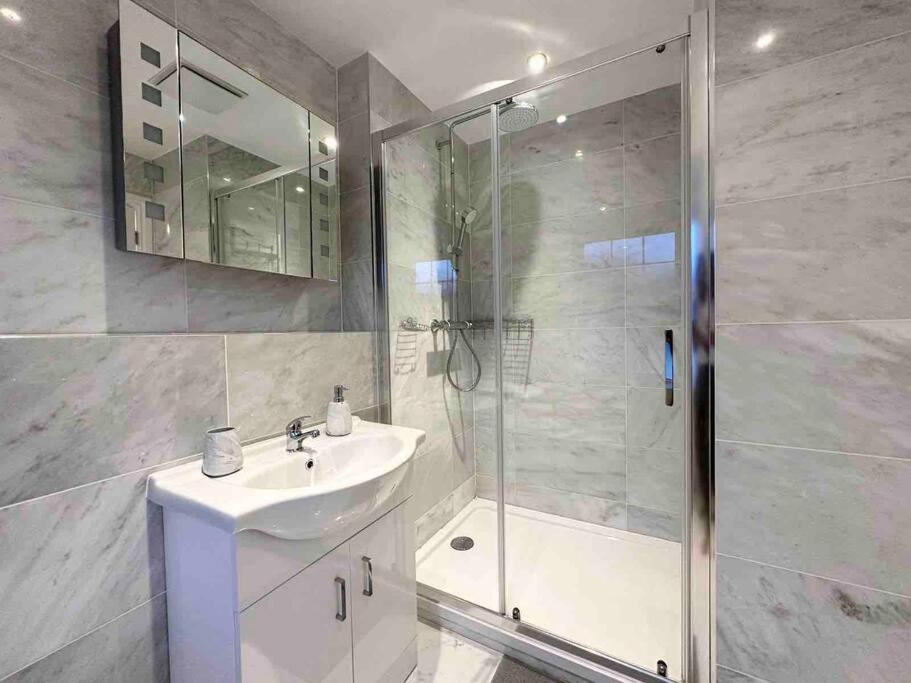 Serene Home Ideally Connected To Central London Bromley Eksteriør bilde