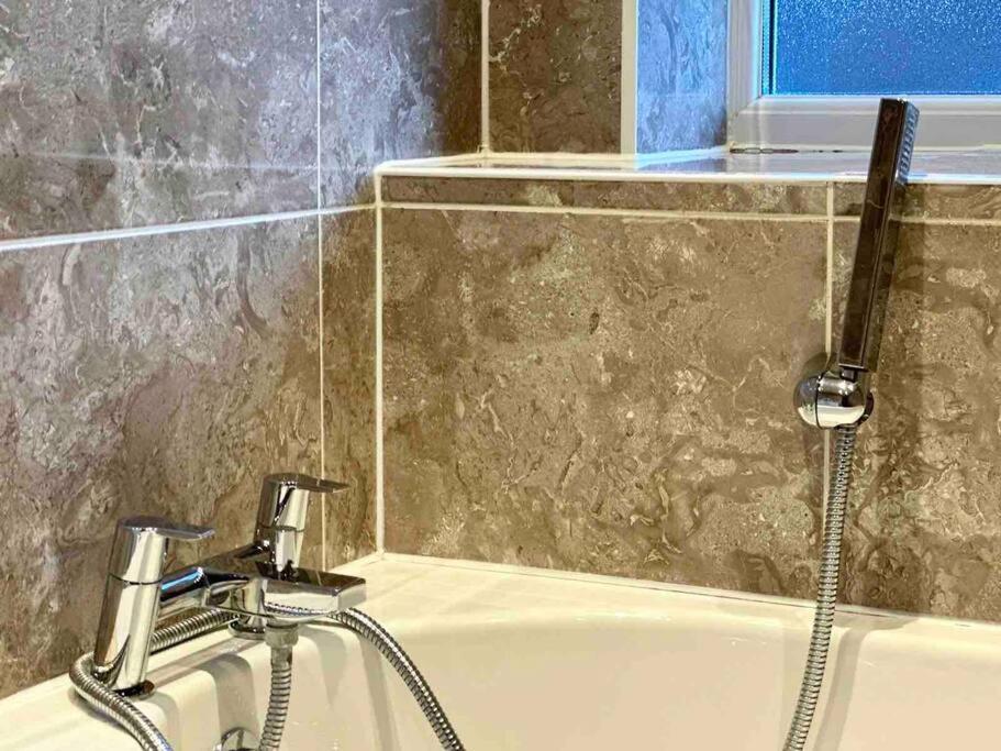 Serene Home Ideally Connected To Central London Bromley Eksteriør bilde