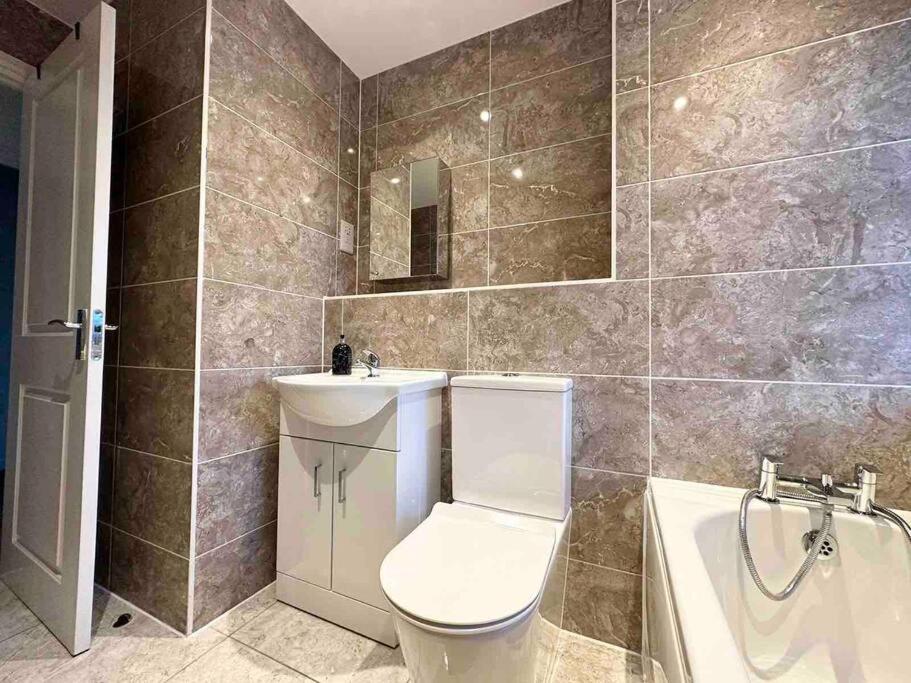 Serene Home Ideally Connected To Central London Bromley Eksteriør bilde